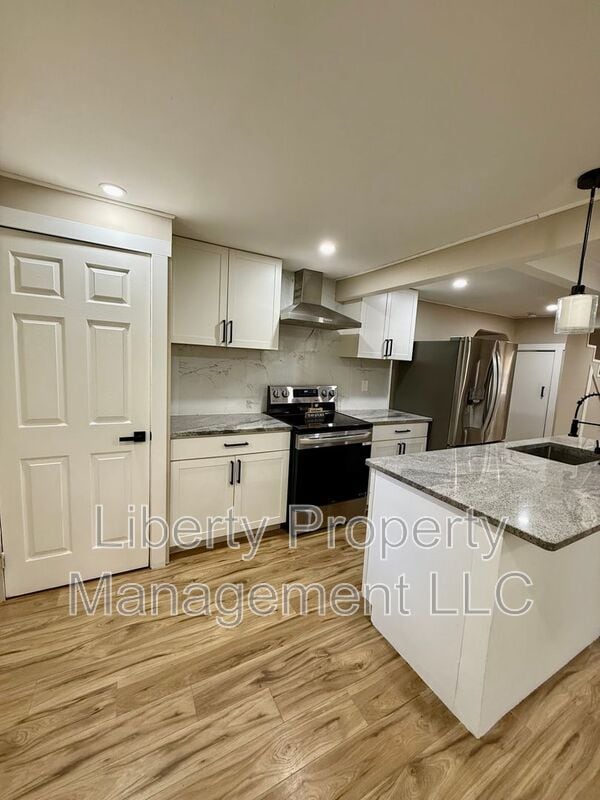 Photo - 1628 Murchison Rd