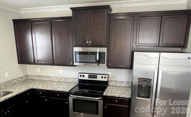 Photo - 340 Halton Crossing Dr SW