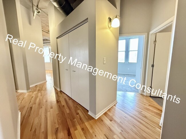 Photo - Luxury Living at Western Auto Building – 2... Unidad 502