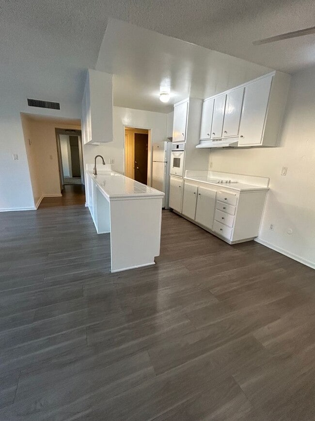 Photo - Spacious 2 Bed / 2 Bath with Large Balcony – Pet Friendly! Unit 109