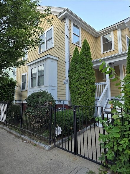 98 Hamilton St