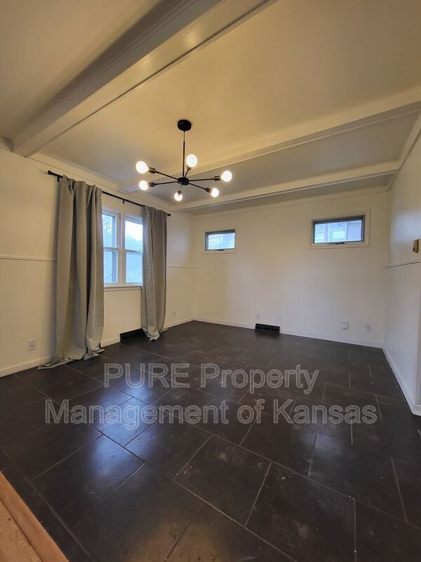 Photo - 118 SW Broadmoor Ave