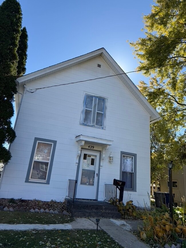 Building Photo - 429 South St