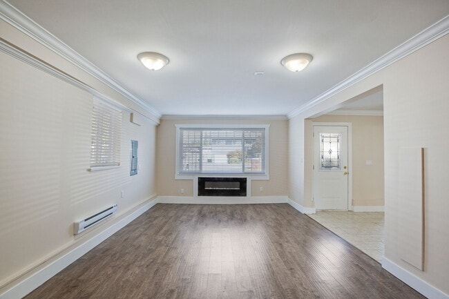 Photo - Spacious 4 Bed 3 Bath ground level Home fo... Unit Lower House