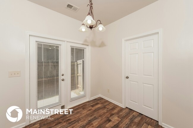 Photo - 1076 Washington Dr