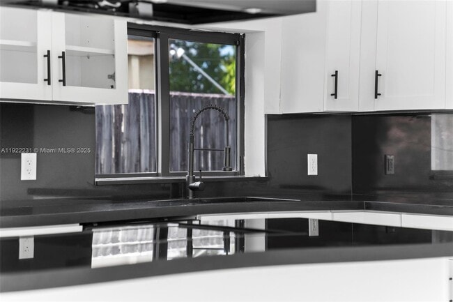 Photo - 1671 NE 174th St