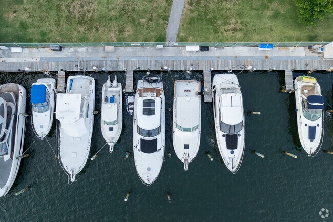 290 174th St - Winston Towers 700