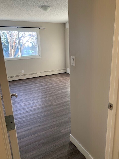 Photo - 8111-8196 96 St