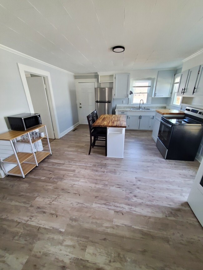 Photo - 607 Hillside St