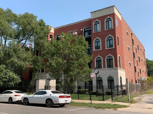Building Photo - 4043 S Drexel Blvd Unit 202 Rental