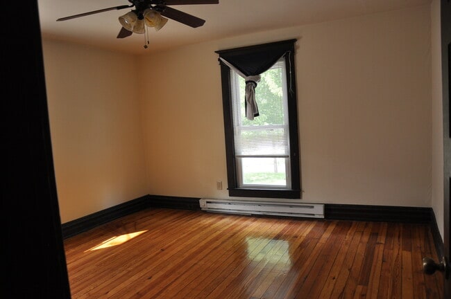 Photo - 308 S Broadway Park