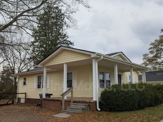 Photo - 201 Emile St