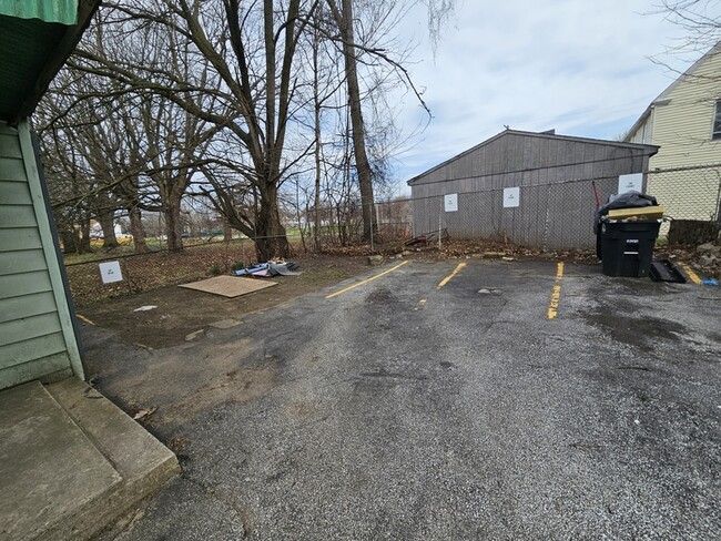 Photo - 8023 Kosciuszko Ave