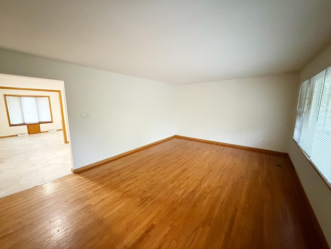 Photo - 2102 Woodlea Dr