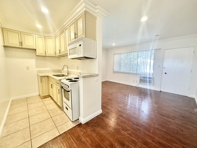 Photo - 14024 Oxnard St Apartment Unit 25A