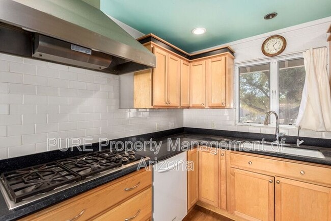 Photo - 7608 E 4th St