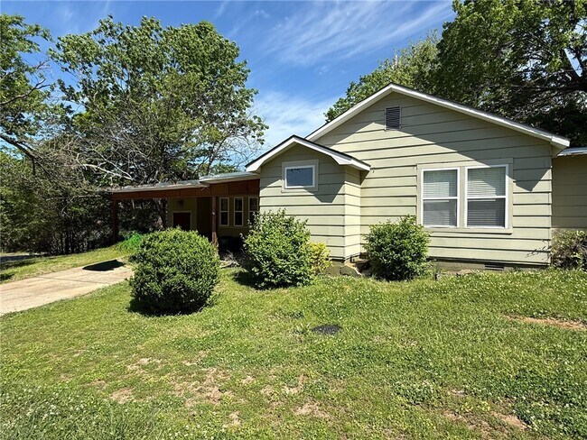 Photo - 628 N Mission Blvd