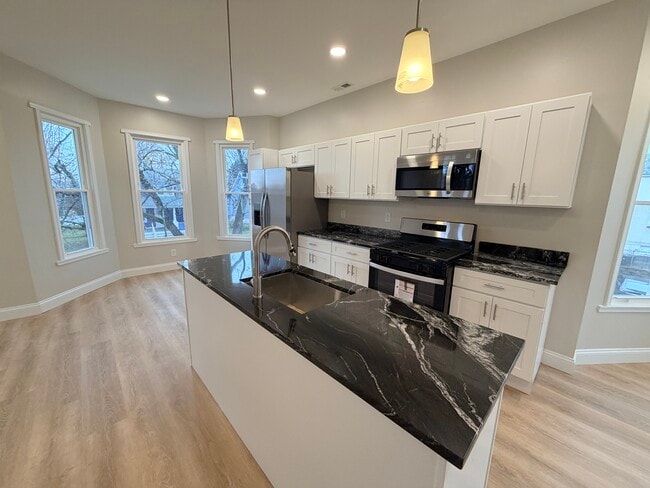 Building Photo - 3 E Overlea Ave