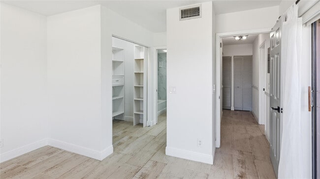 Photo - 23048 Oxford Pl