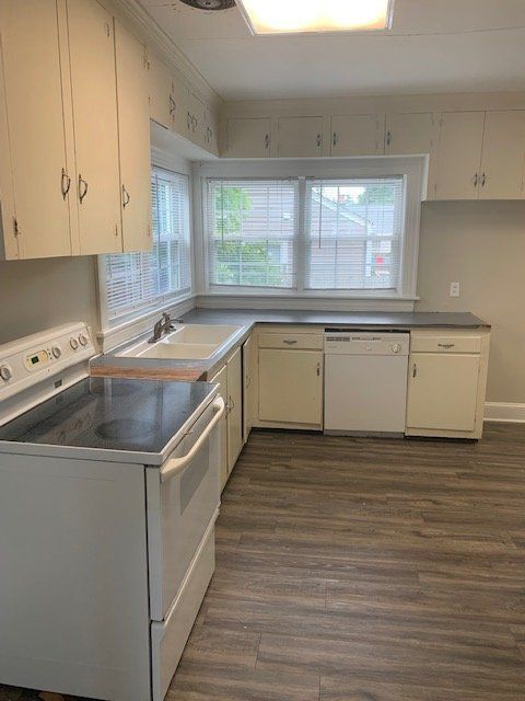 Photo - 301 S Oak St