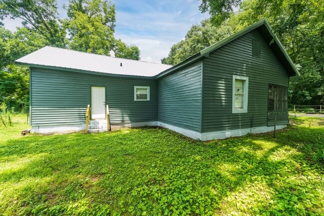 Photo - Cozy, Stylish, and Newly Renovated in the ...