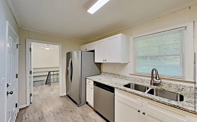 Photo - 848 Howard Ct SW