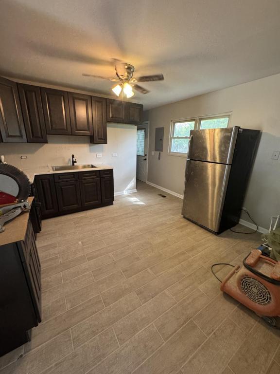 Photo - 423 S Park Blvd