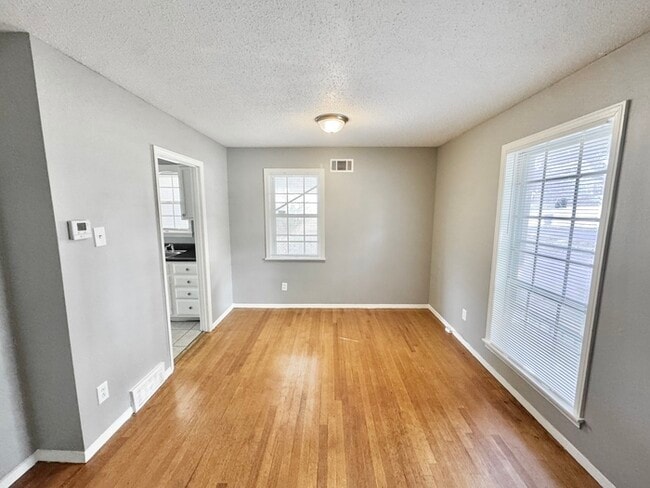 Photo - 4936 Leven Rd