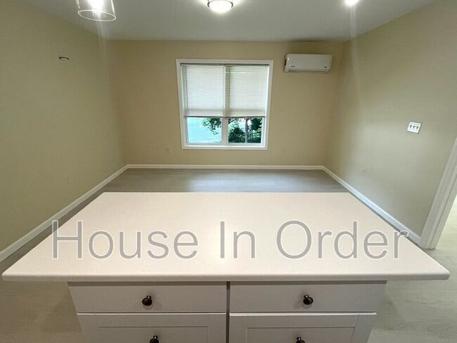Photo - 307 8th Ave E