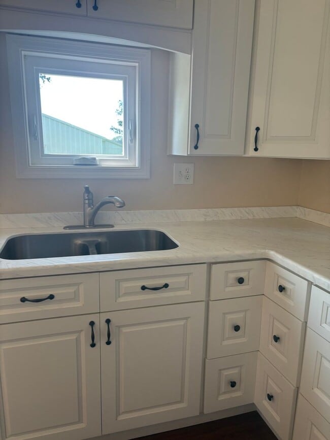 Photo - 570 Middle Rd Unit 570