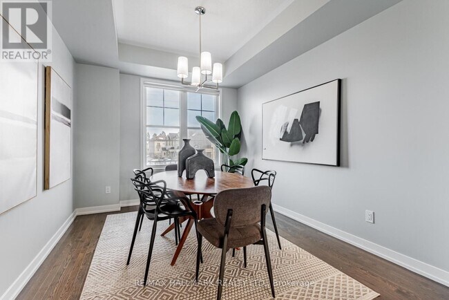 Photo - 10610 Bathurst St