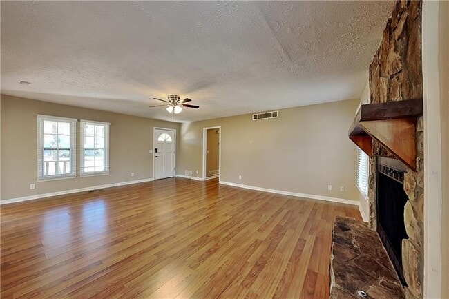 Photo - 1606 Shadowbrook Dr