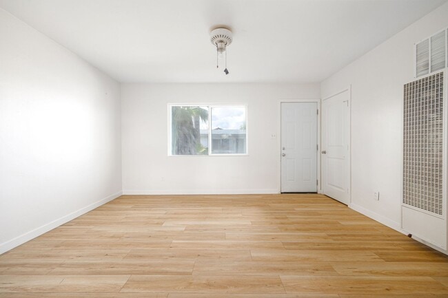 Photo - 767 Ball Ave Unidad 767 Ball Ave A