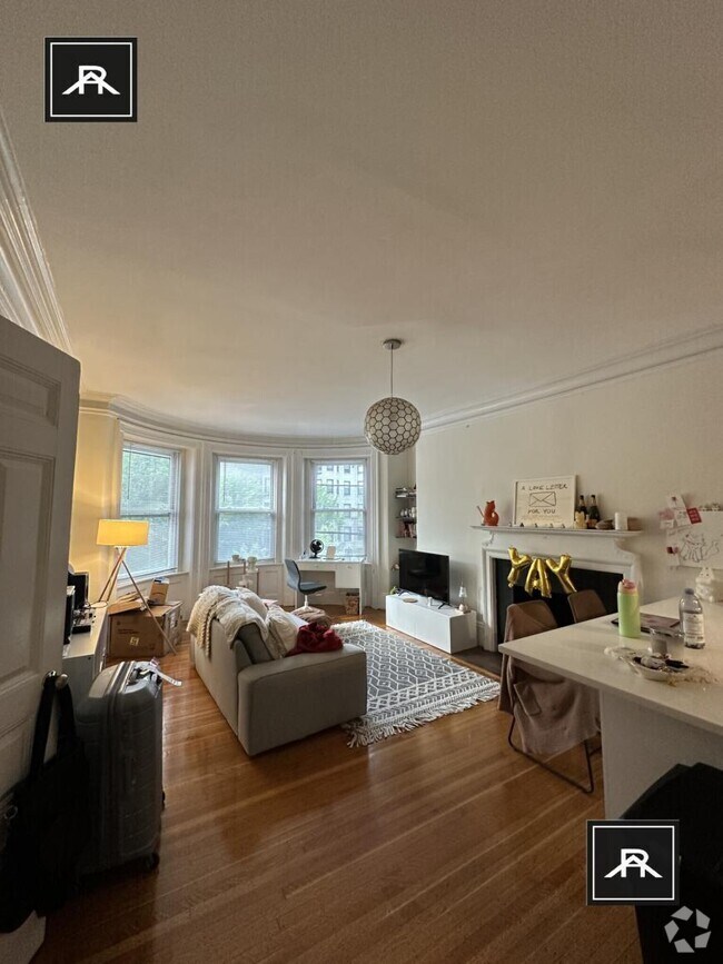 Building Photo - 1 bedroom in Boston MA 02215 Unit 4 Rental