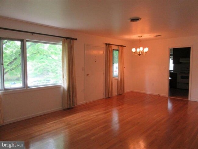 Photo - Detached ranch style house