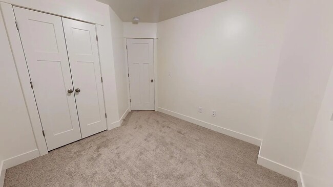 Building Photo - 920 S 25 E