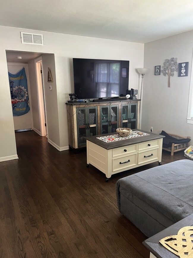 Photo - 1130 E Russell Ave