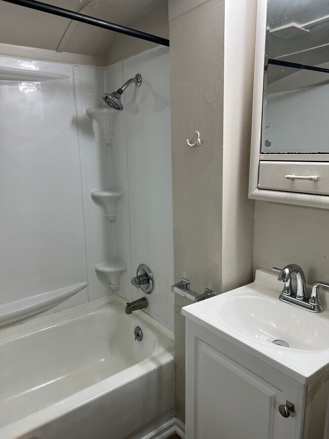 Photo - 1247 W Lee St Unit 1247 W Lee St