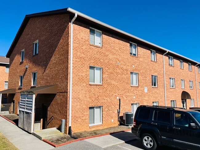 Photo - * RE-RENTAL AVAILABLE 8/14/26 * 4 Bedroom, 2 Bath Apartment Unit R