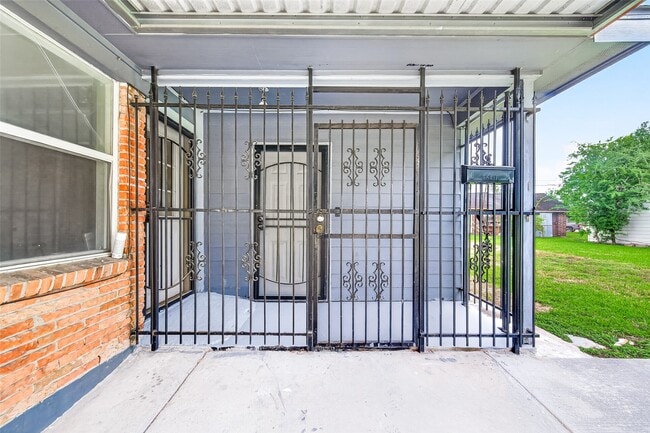 Photo - 8666 Candy St