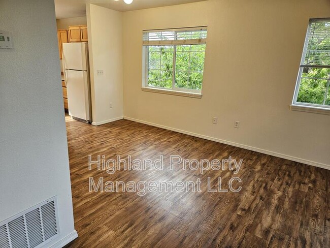 Photo - 316 NE Whitman St