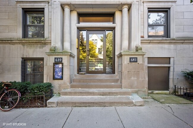 Photo - 647 W Oakdale Ave