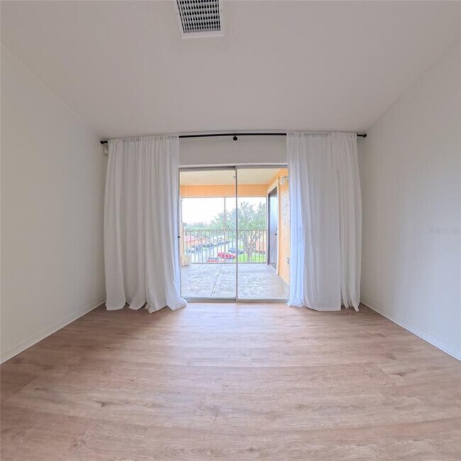 5471 Vineland Rd Unit 7308