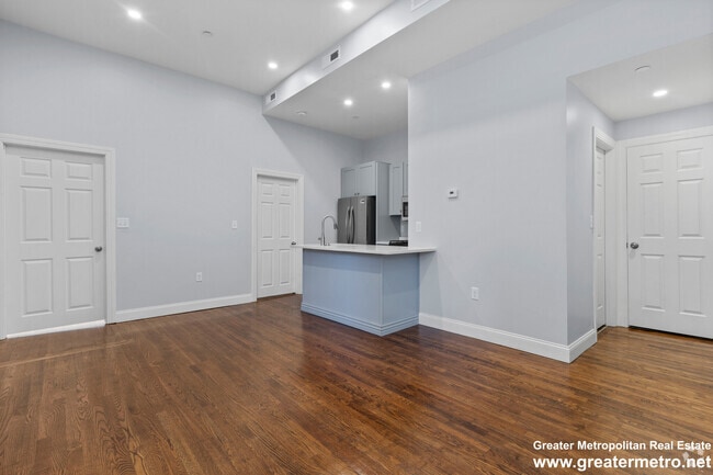 Building Photo - 109 Endicott St Unit 1 Rental