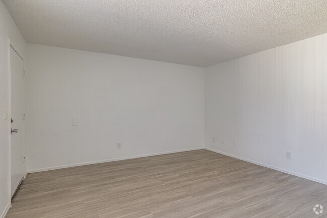 2BR, 1BA - 800SF - Living Room