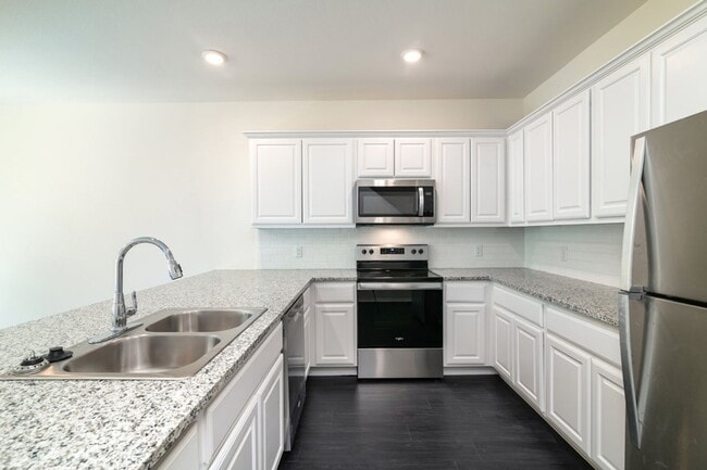 Photo - AVAILABLE NOW! 3 BEDROOM TRIPLEX LOCATED IN BONHAM, TEXAS!