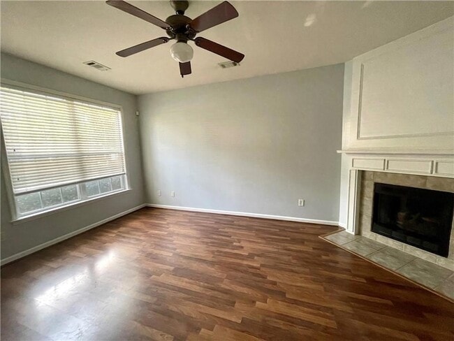 Photo - 400 Grayson Way