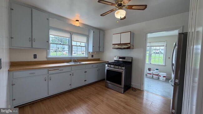 Photo - 108 S Preston St