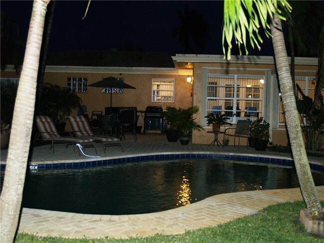 Photo - 765 E Dayton Cir