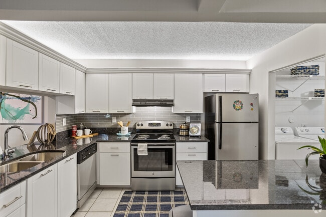 2BR, 2BA - 1200SF - Kitchen - Rosemont Royal Palm